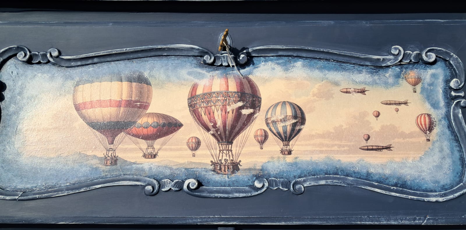 Dettaglio della decorazione con mongolfiere di Aerostat